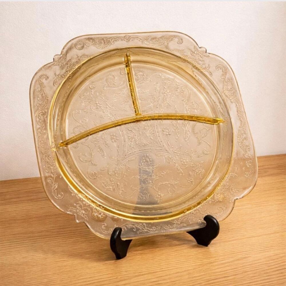 Vintage 1970’s Federal Madrid Depression Glass Plate